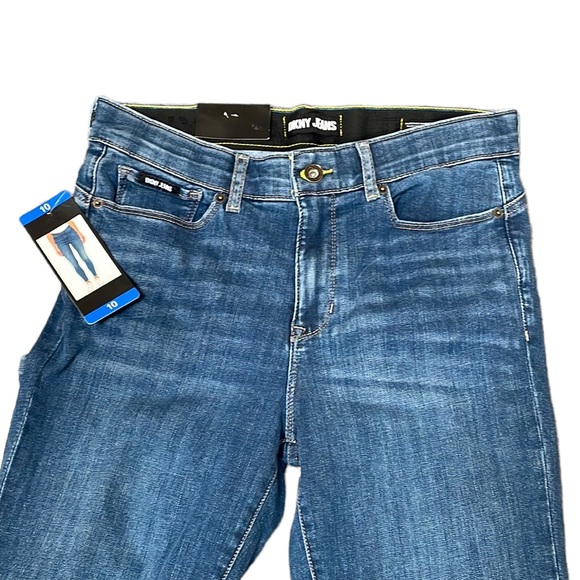 Dkny - Women’s Bleecker Shaping Skinny Jeans - Picture 3 of 4